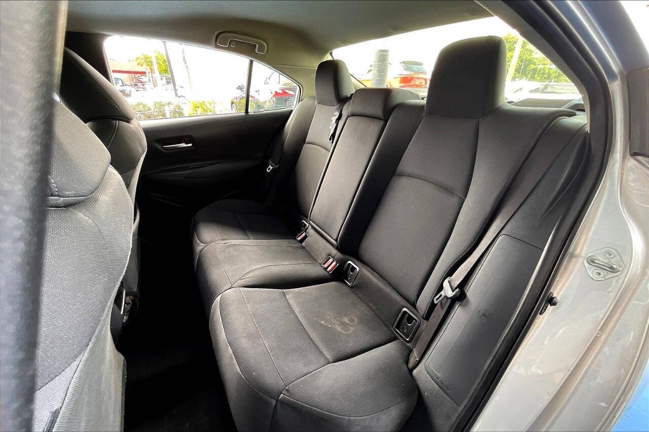 Vehicle image 23 of 30
