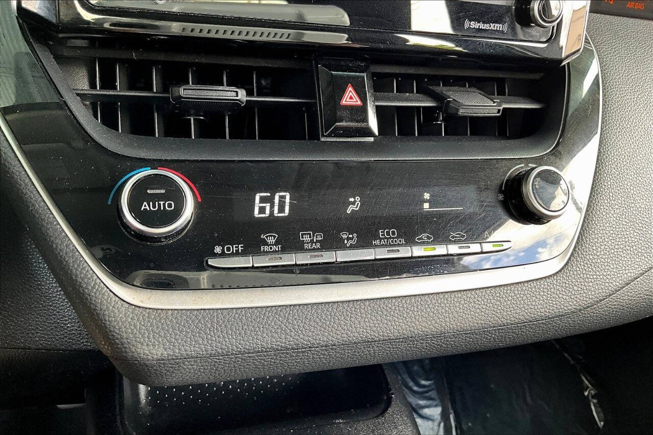 Vehicle image 28 of 30