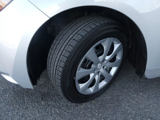 Vehicle image 25 of 28