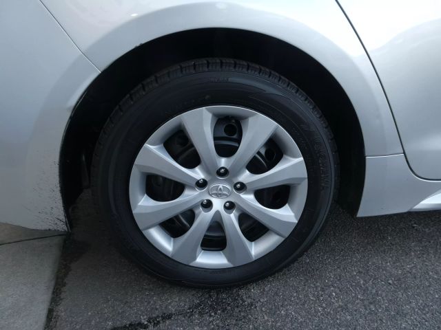 Vehicle image 23 of 28