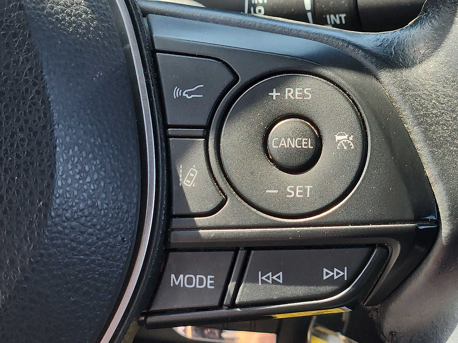 Vehicle image 21 of 30