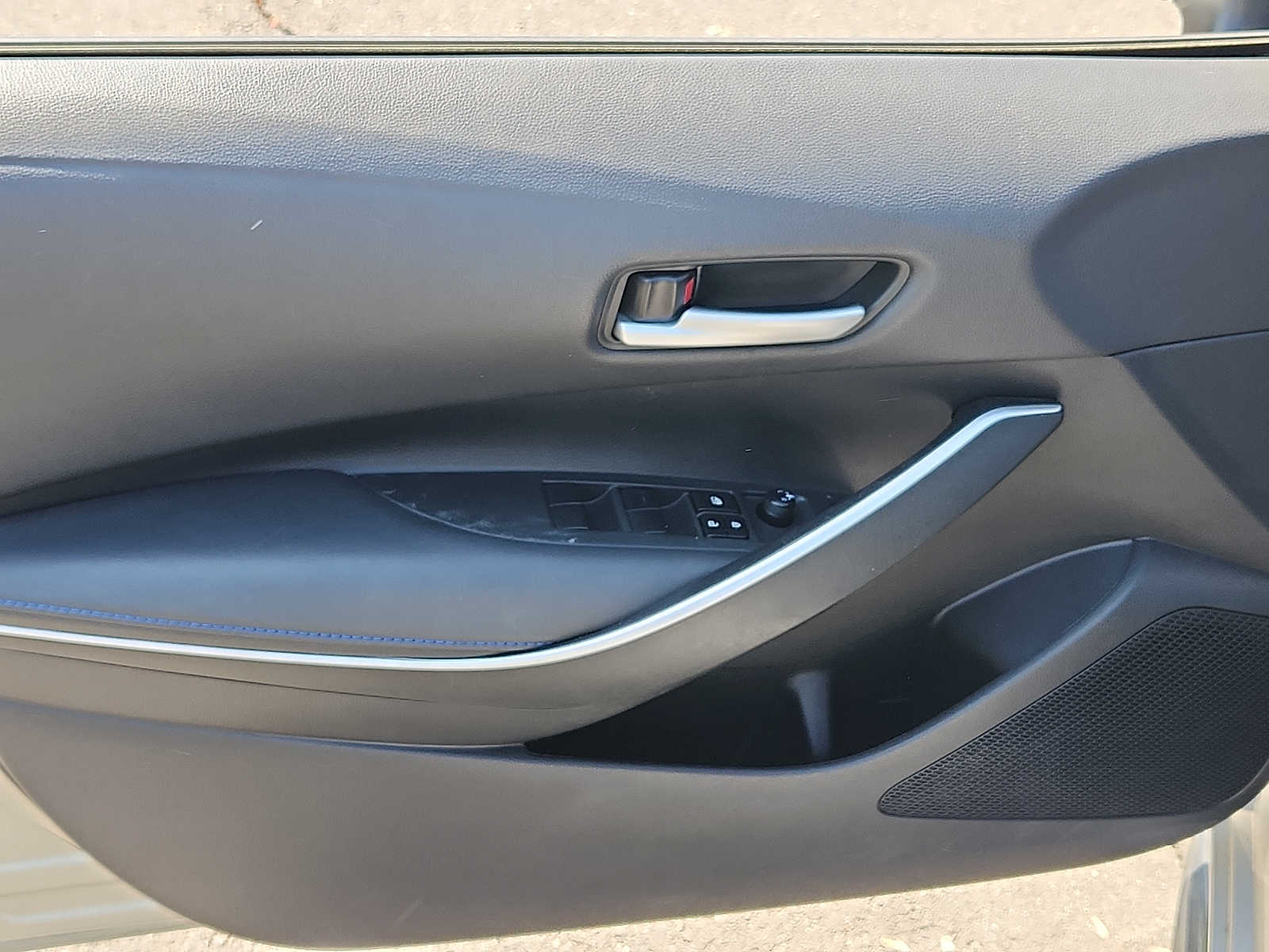 Vehicle image 12 of 30
