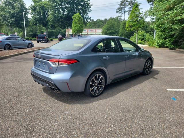 Vehicle image 5 of 8