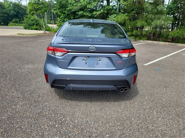 Vehicle image 6 of 8