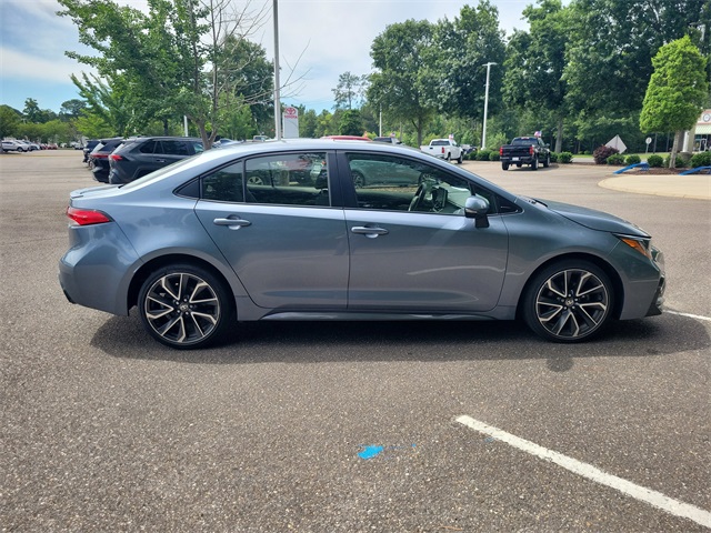 Vehicle image 4 of 8