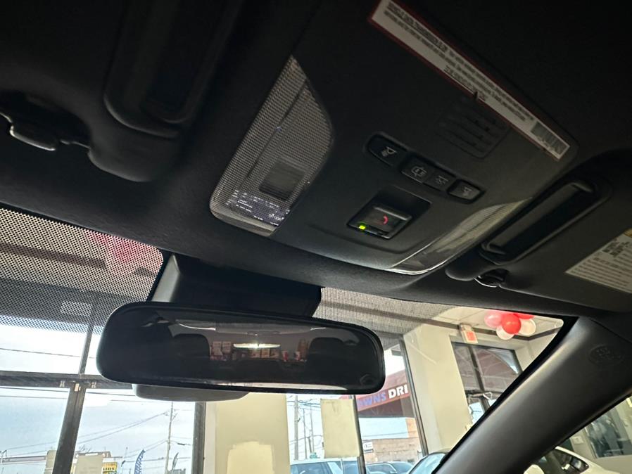 Vehicle image 49 of 52