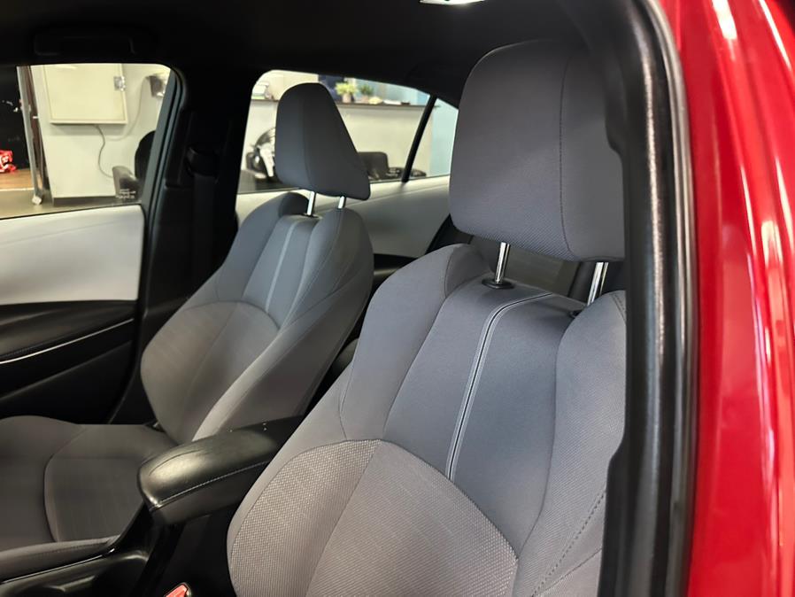 Vehicle image 18 of 52
