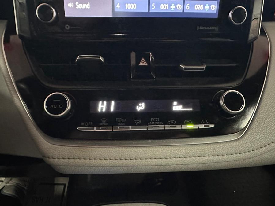 Vehicle image 47 of 52
