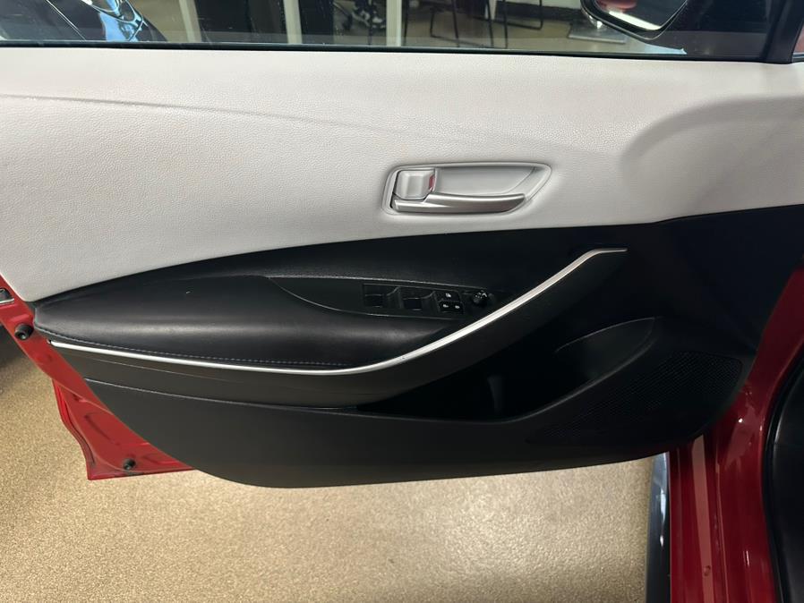 Vehicle image 21 of 52