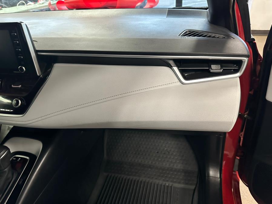 Vehicle image 31 of 52