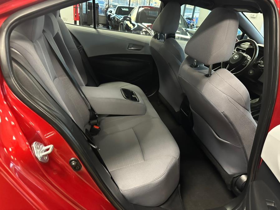 Vehicle image 27 of 52
