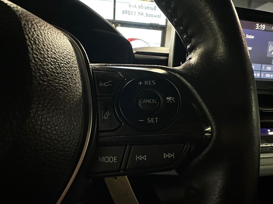Vehicle image 50 of 52