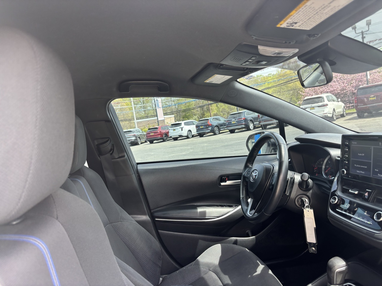 Vehicle image 16 of 19