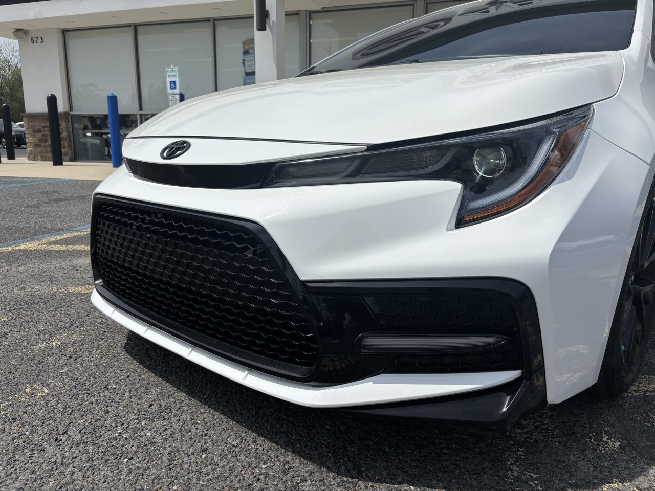 Vehicle image 7 of 19