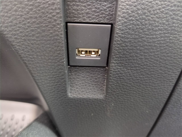 Vehicle image 21 of 27