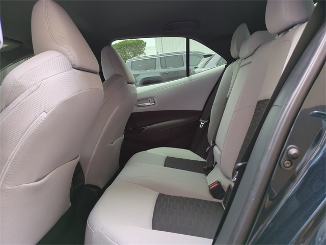 Vehicle image 14 of 27