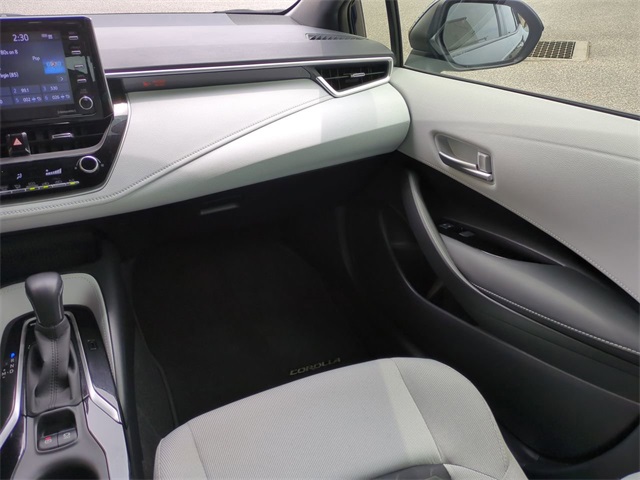 Vehicle image 17 of 27