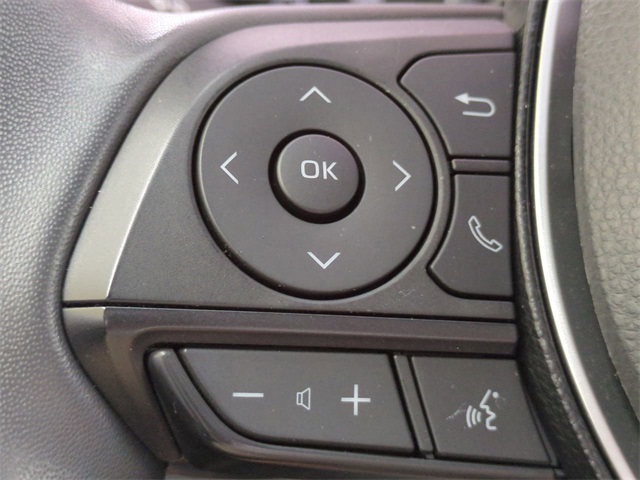 Vehicle image 23 of 27