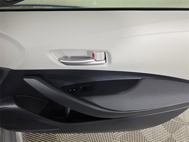 Vehicle image 33 of 35