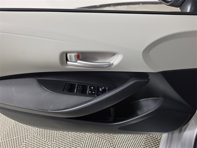 Vehicle image 28 of 35
