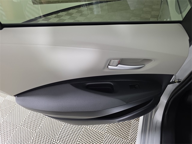 Vehicle image 31 of 35