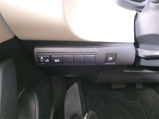 Vehicle image 21 of 35