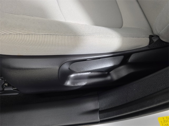 Vehicle image 27 of 35