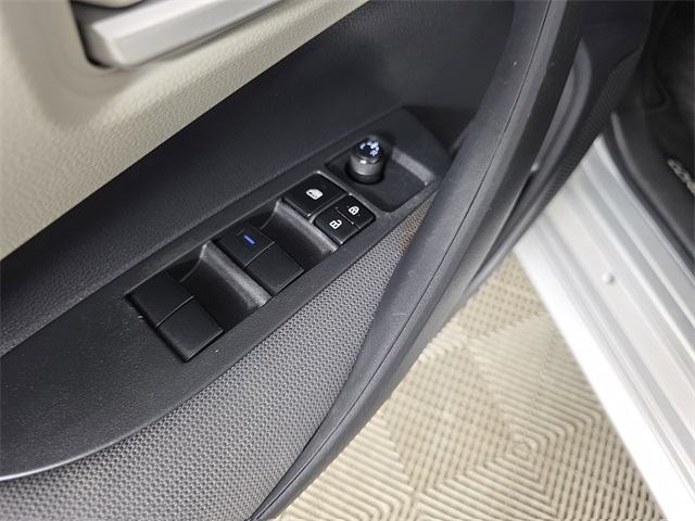Vehicle image 29 of 35