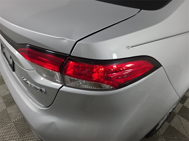 Vehicle image 12 of 35