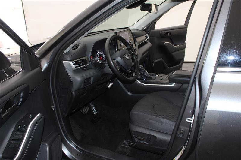 2021 Toyota Highlander L Image 26 of 50