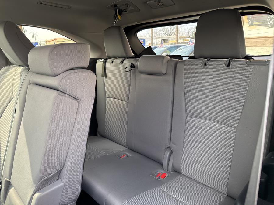 Vehicle image 12 of 25