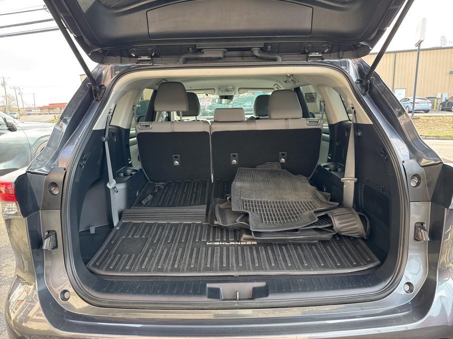 Vehicle image 9 of 25