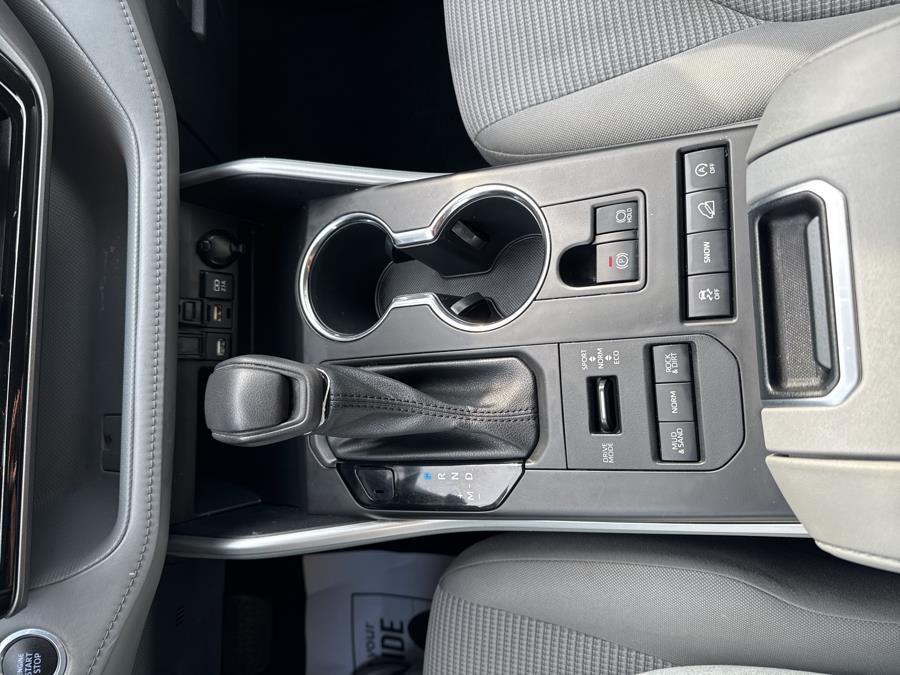 Vehicle image 19 of 25