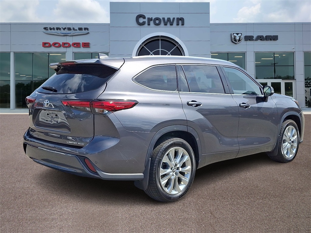 2021 Toyota Highlander Limited Image 5 of 30