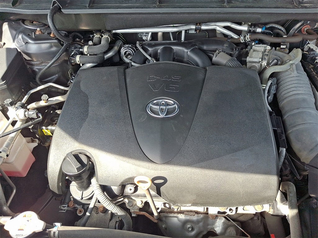 2021 Toyota Highlander Limited Image 8 of 30