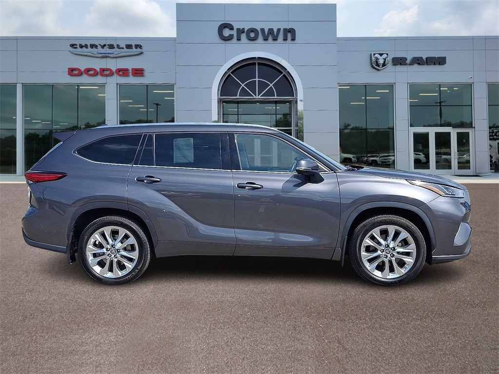 2021 Toyota Highlander Limited Image 4 of 30