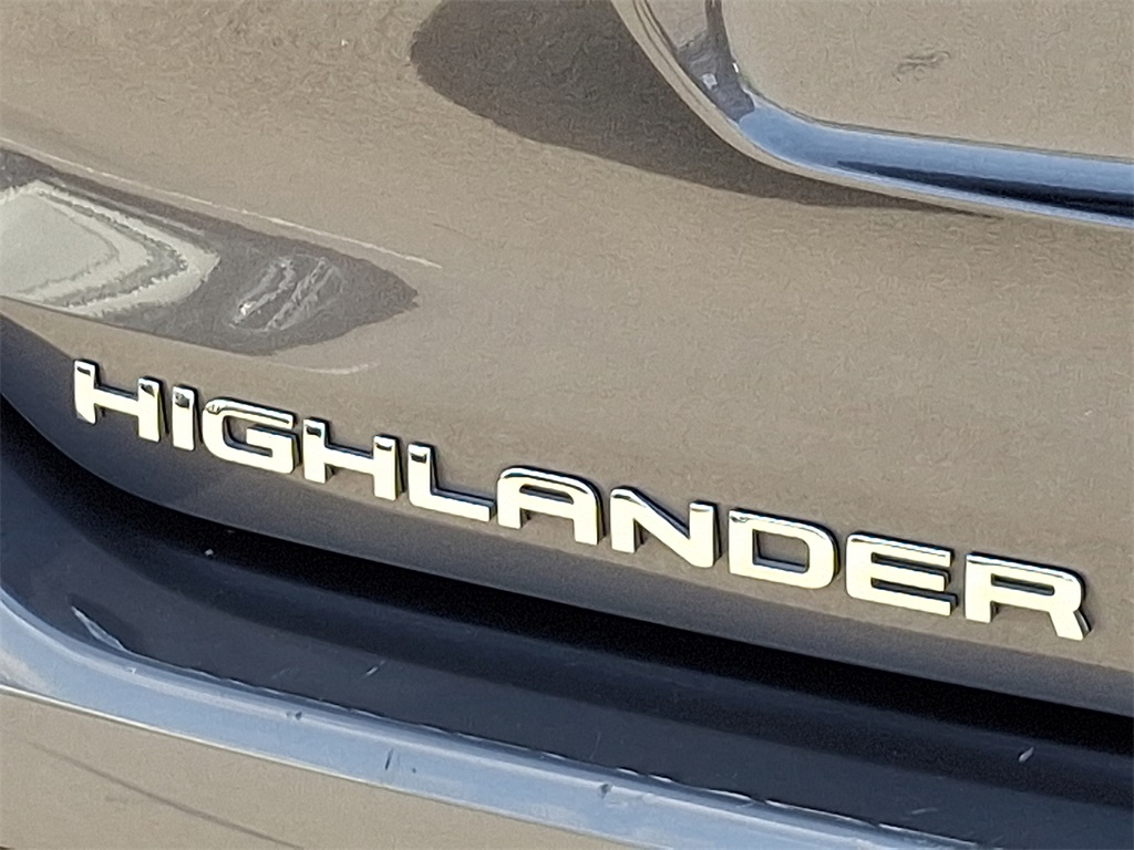 2021 Toyota Highlander Limited Image 27 of 30