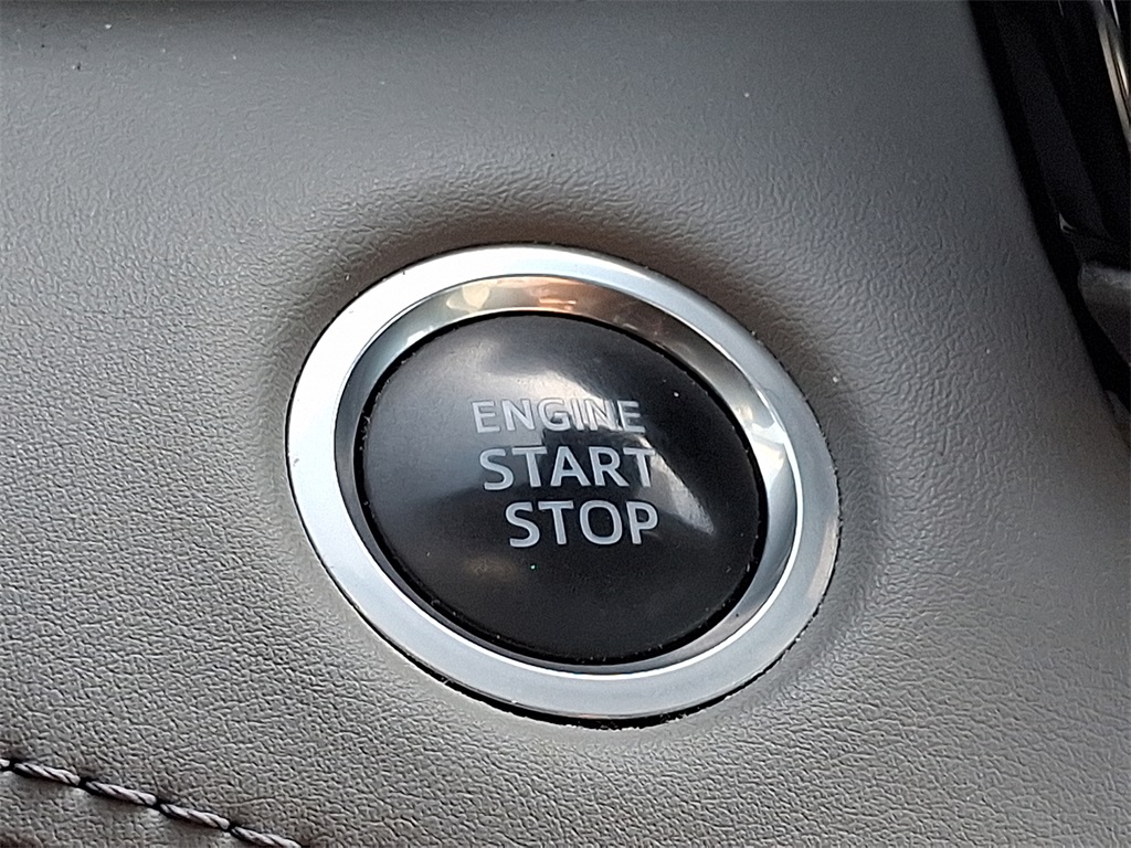 2021 Toyota Highlander Limited Image 20 of 30