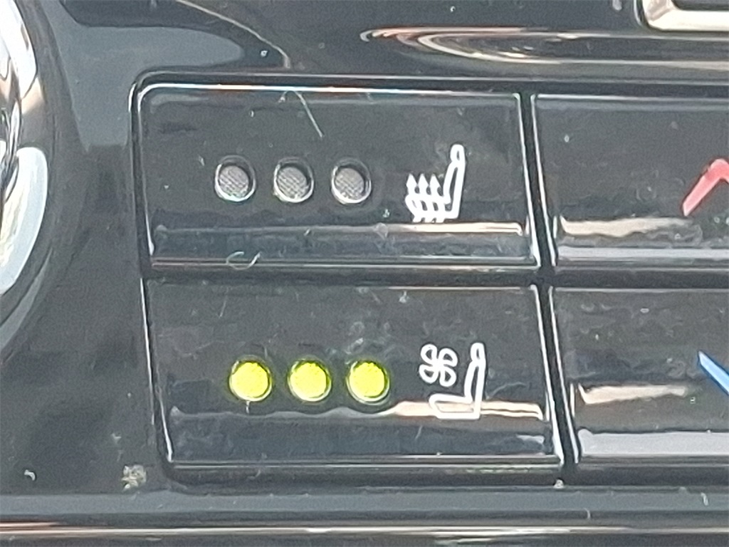 2021 Toyota Highlander Limited Image 22 of 30