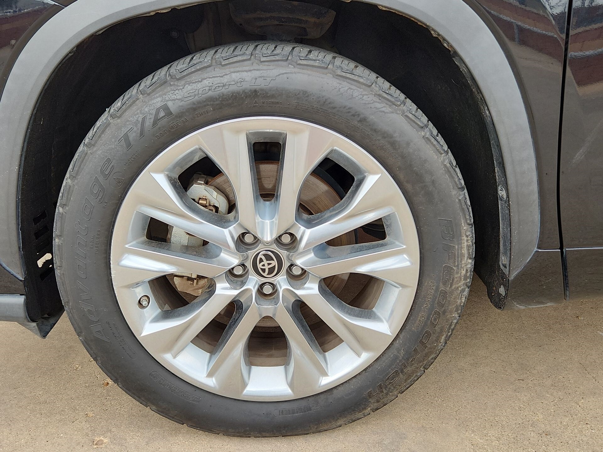 Vehicle image 12 of 23