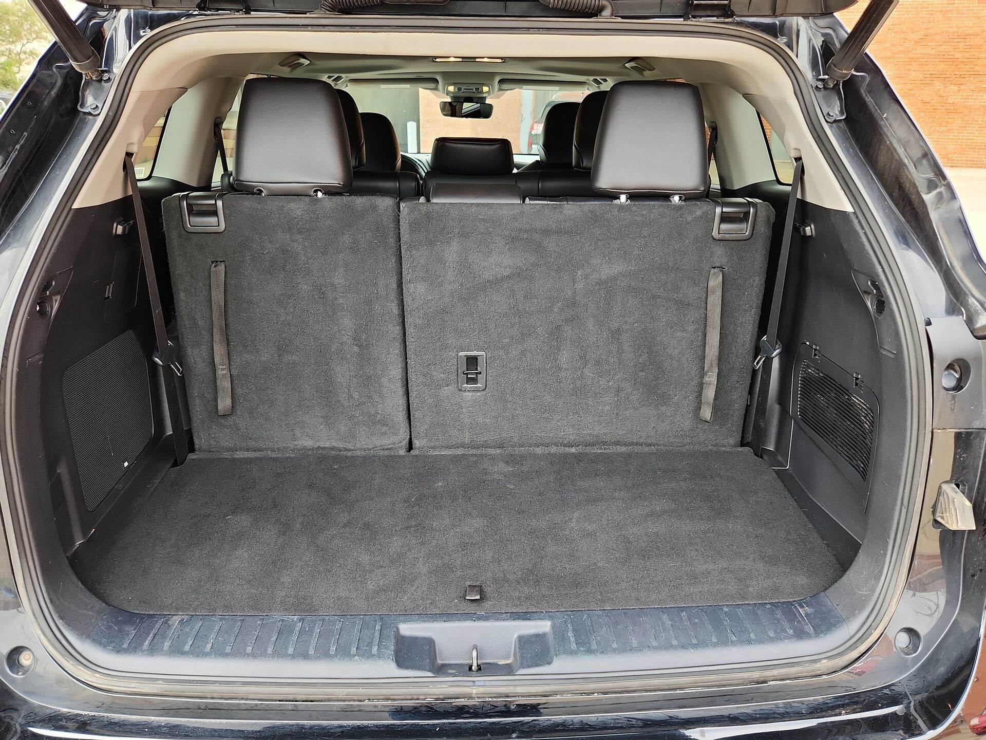 Vehicle image 13 of 23