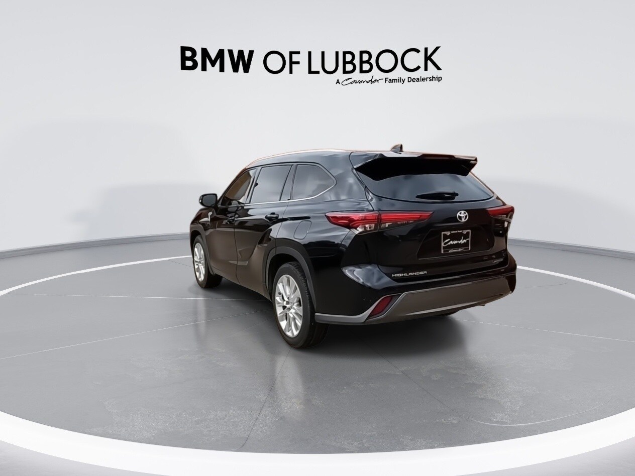Vehicle image 8 of 23