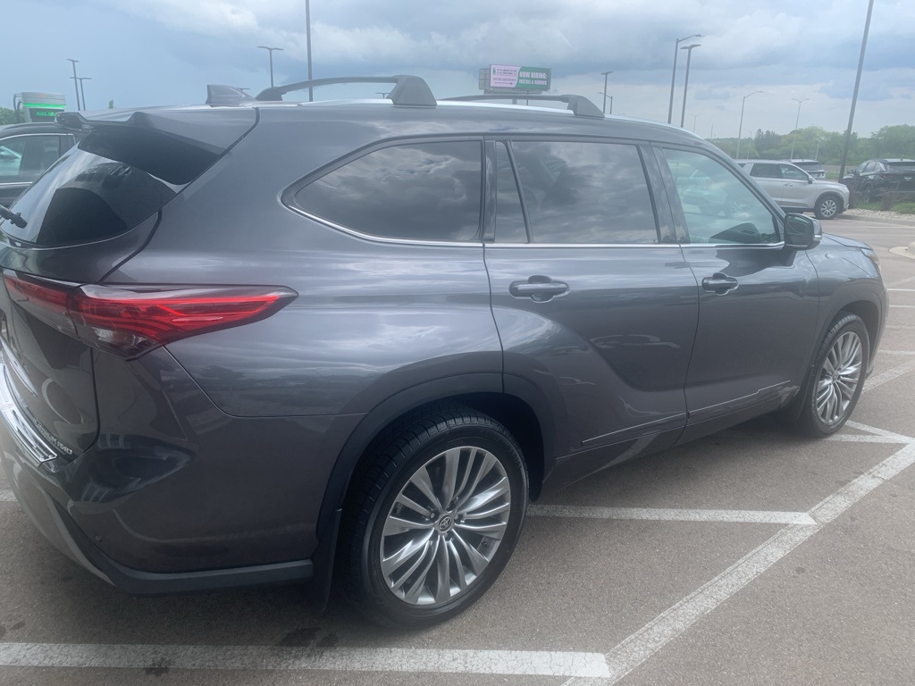 Vehicle image 5 of 37