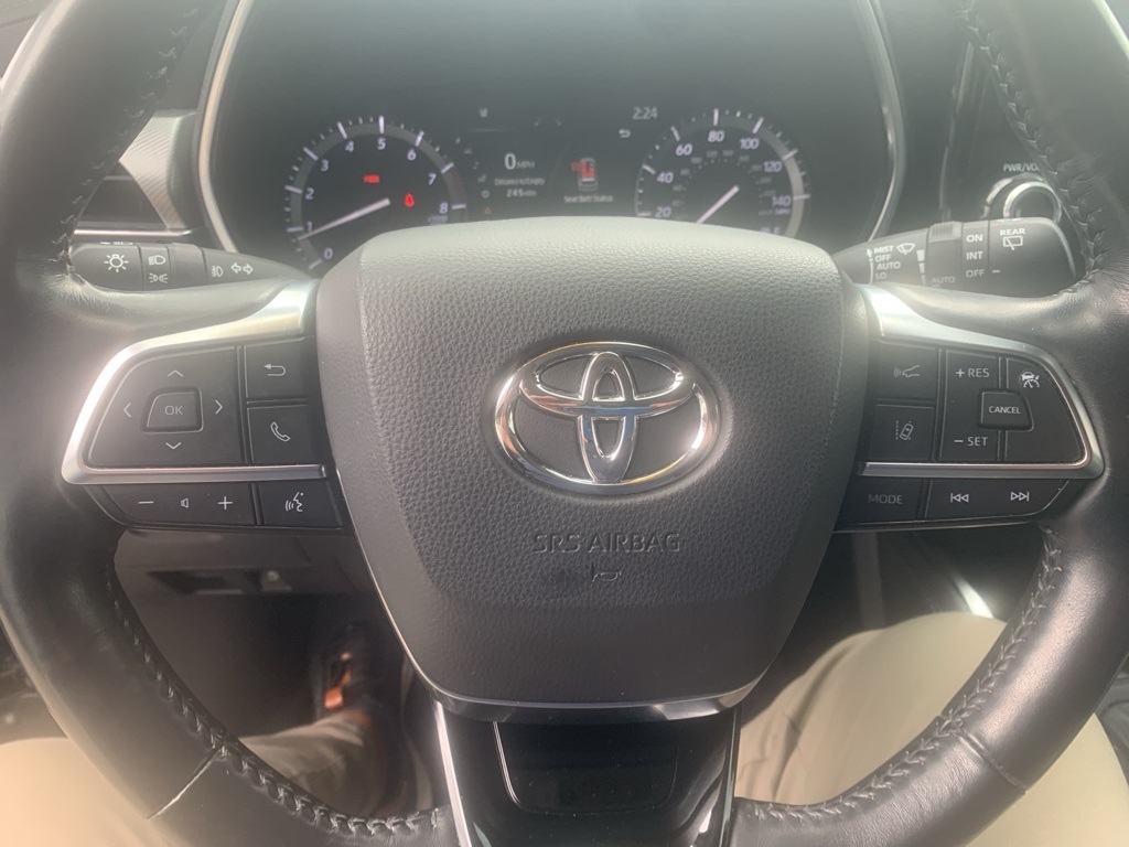 Vehicle image 20 of 37