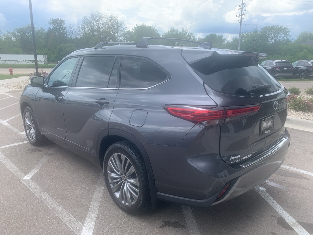 Vehicle image 7 of 37