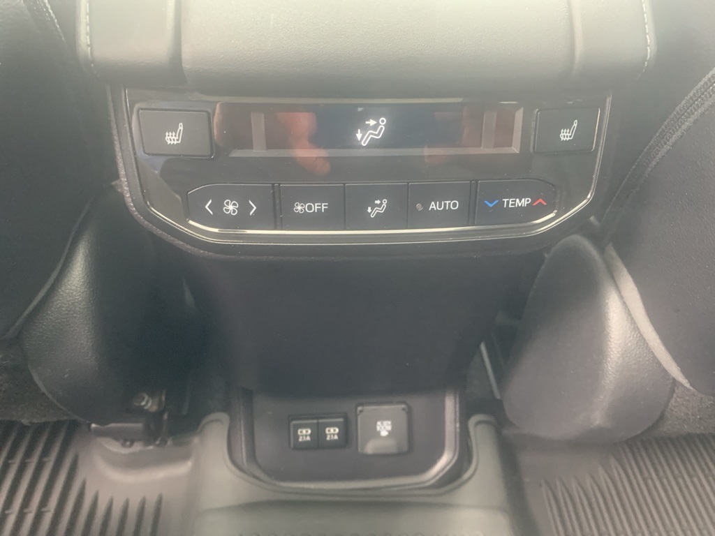 Vehicle image 27 of 37