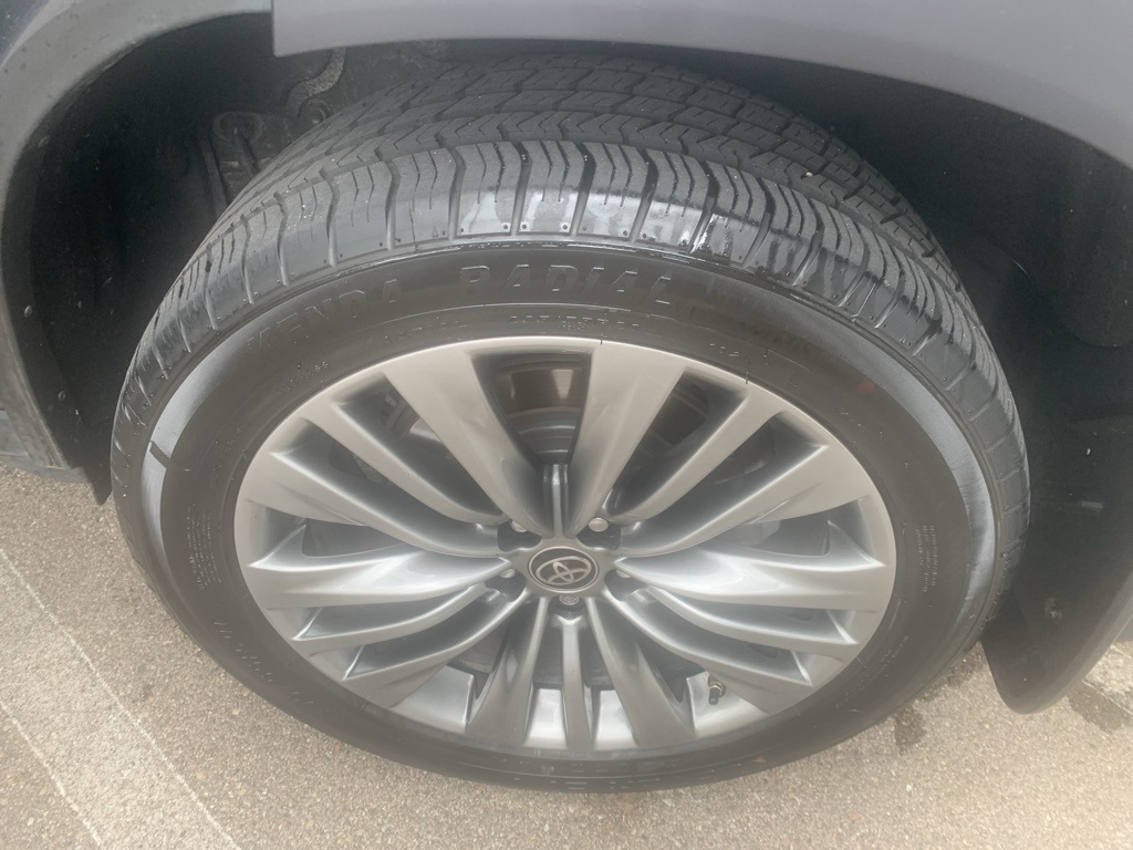 Vehicle image 11 of 37
