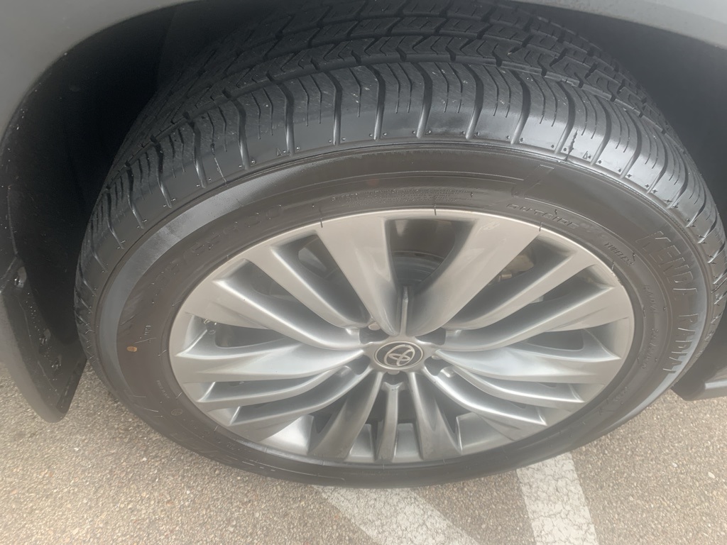 Vehicle image 10 of 37