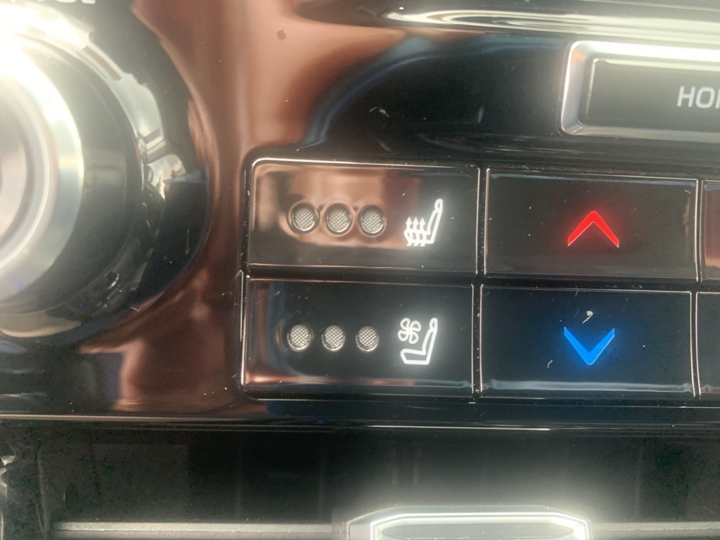 Vehicle image 34 of 37