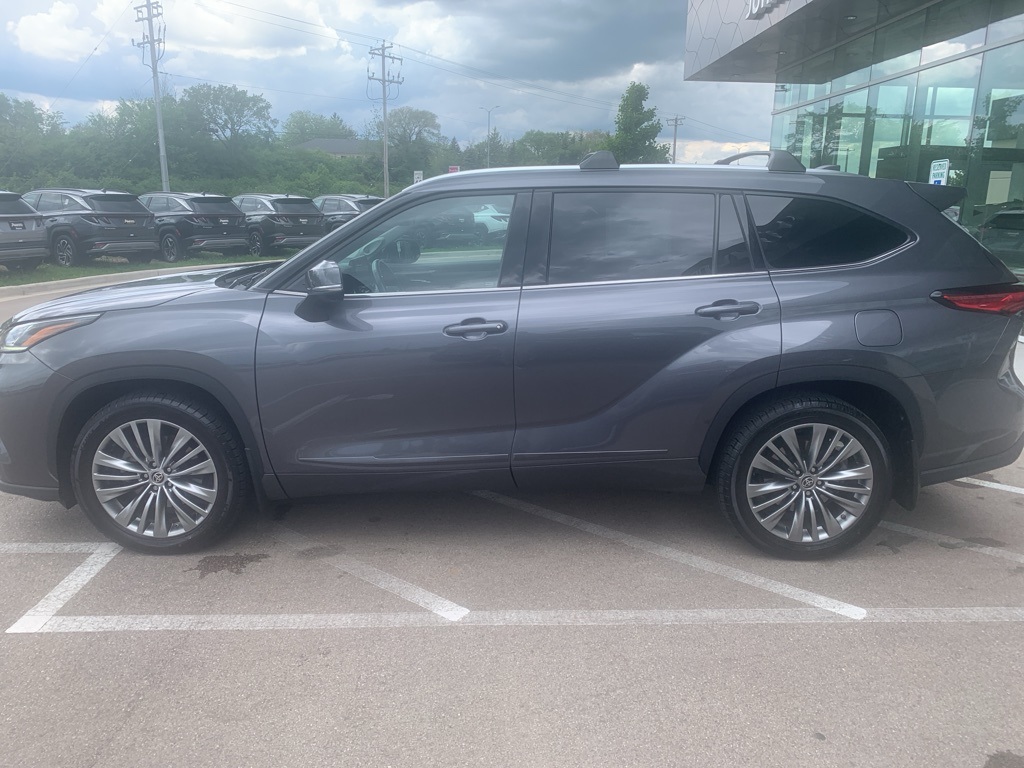 Vehicle image 8 of 37